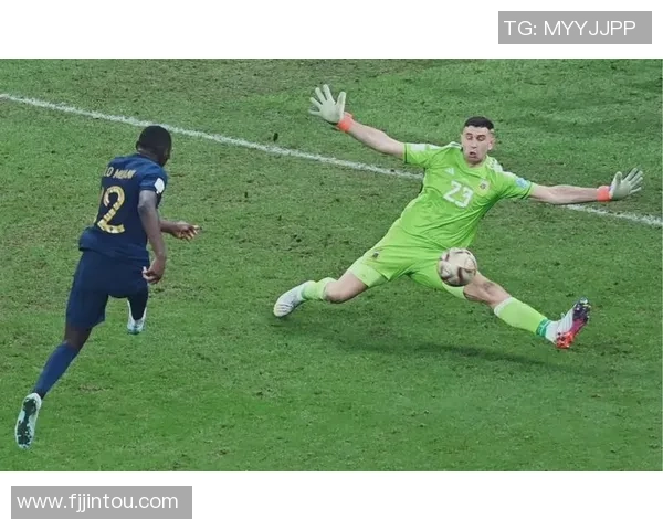 足球明星门将精彩扑救集锦视频回顾展现顶级守门员的绝技与风采